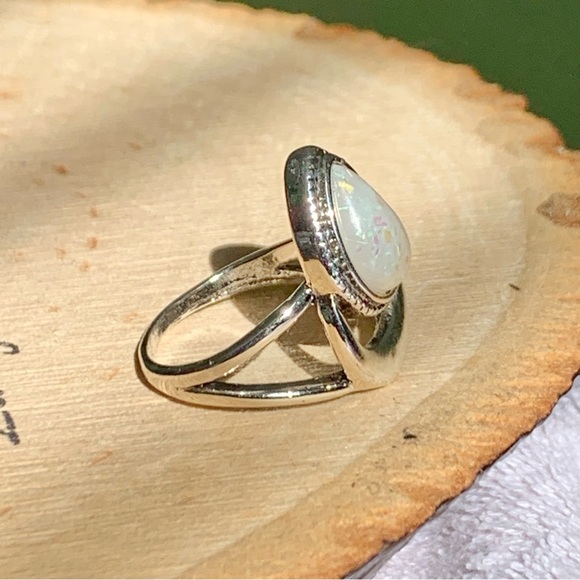 🌙 Mythical Crescent Moon Bright Shiny CZ Opal Tear Drop Unique Ring Size 9 - Picture 6 of 7